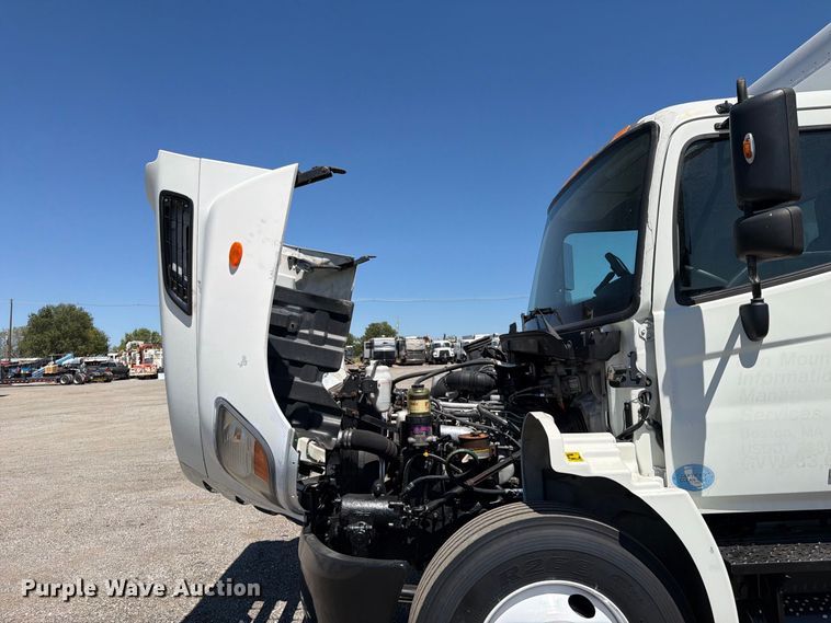 image for item FB5121 2011 Hino 338 box truck