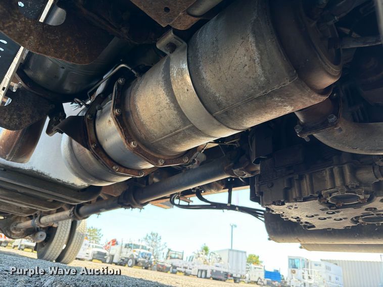 image for item FB5121 2011 Hino 338 box truck