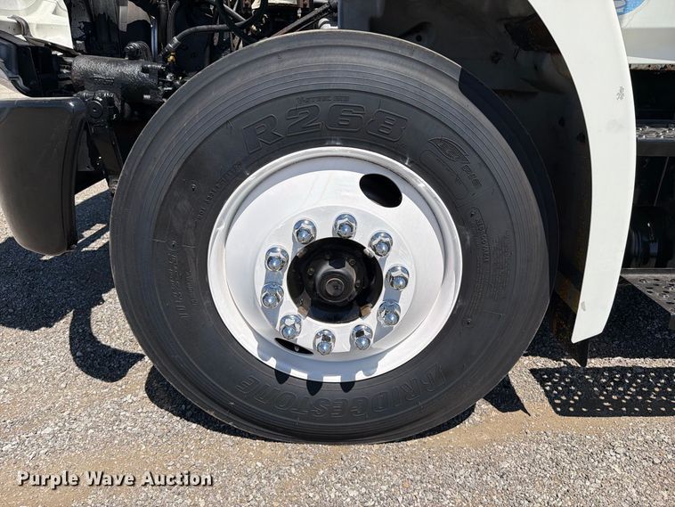image for item FB5121 2011 Hino 338 box truck