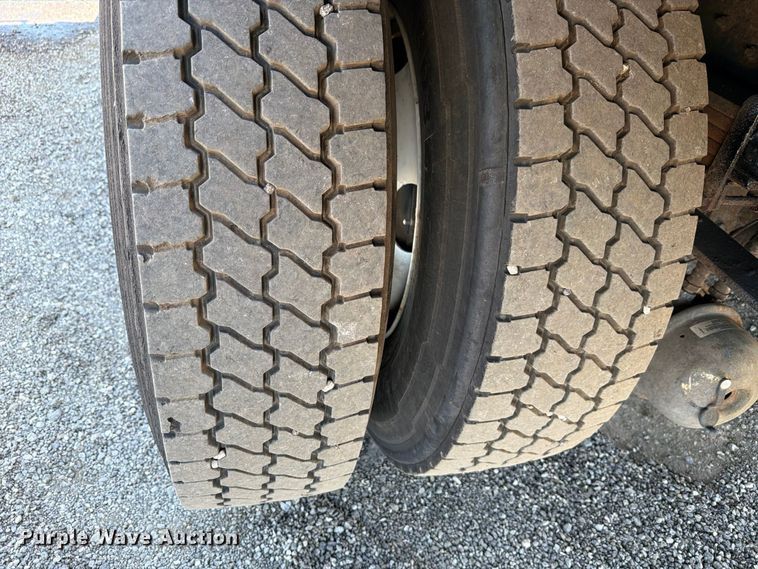 image for item FB5121 2011 Hino 338 box truck