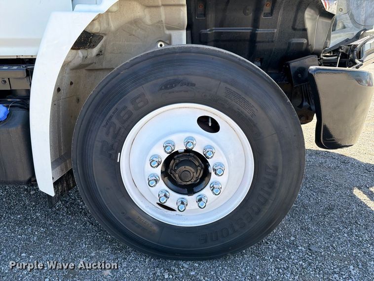 image for item FB5121 2011 Hino 338 box truck