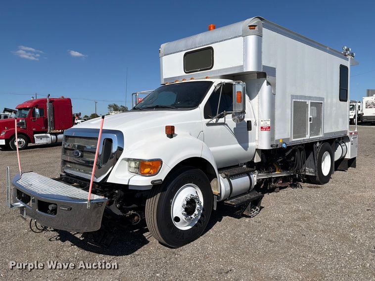 2013 Ford F750 Super Duty railroad inspection truck