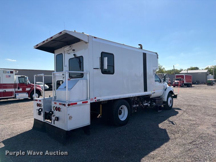 image for item FB5126 2013 Ford F750 Super Duty railroad inspection truck