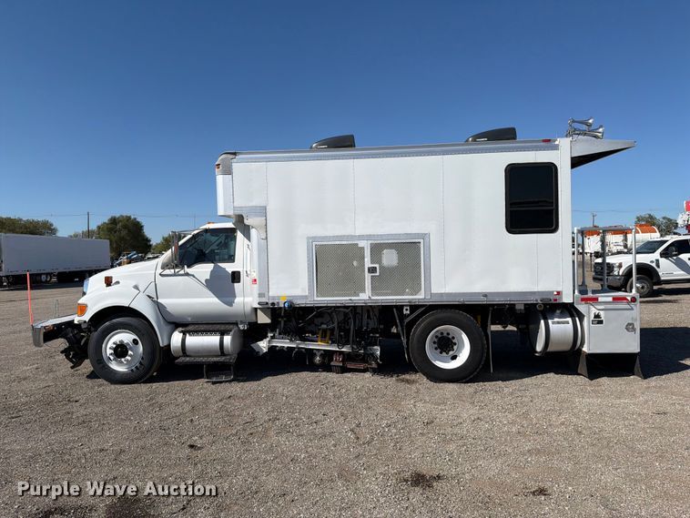 image for item FB5126 2013 Ford F750 Super Duty railroad inspection truck