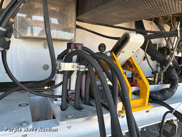 image for item FB5126 2013 Ford F750 Super Duty railroad inspection truck