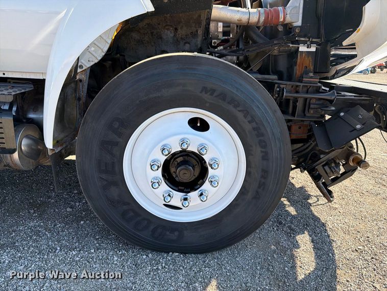image for item FB5126 2013 Ford F750 Super Duty railroad inspection truck