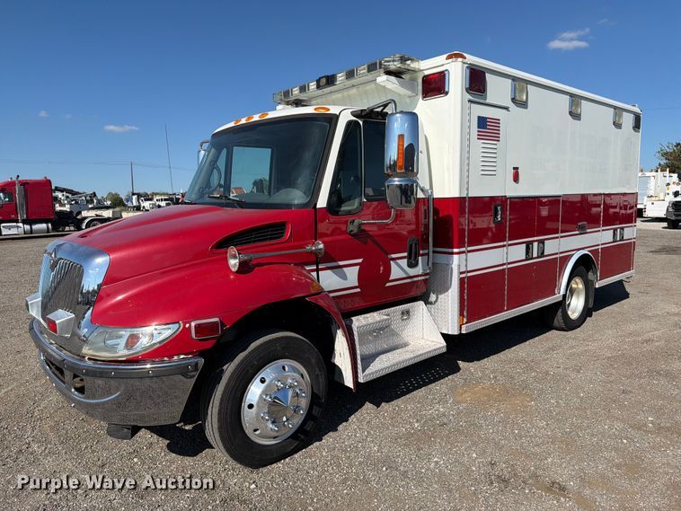 image for item FB5127 2006 International DuraStar 4300 ambulance