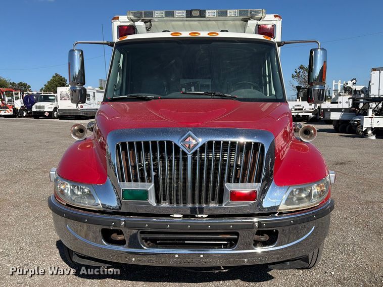 image for item FB5127 2006 International DuraStar 4300 ambulance