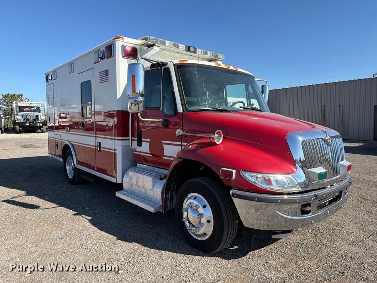 image for item FB5127 2006 International DuraStar 4300 ambulance
