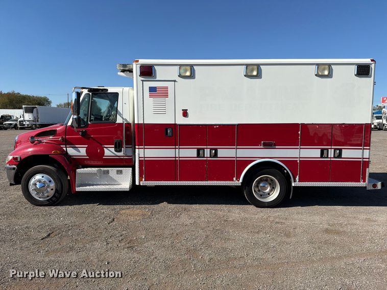 image for item FB5127 2006 International DuraStar 4300 ambulance