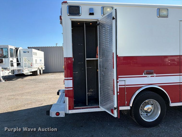 image for item FB5127 2006 International DuraStar 4300 ambulance