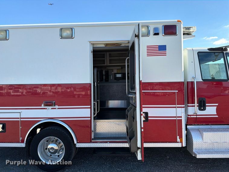 image for item FB5127 2006 International DuraStar 4300 ambulance
