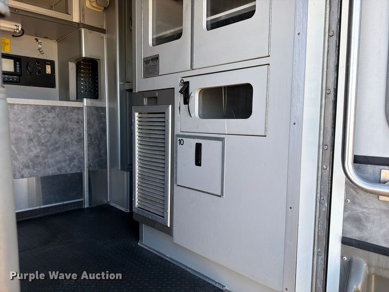 image for item FB5127 2006 International DuraStar 4300 ambulance