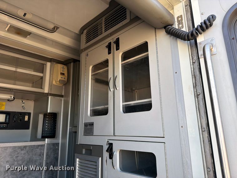 image for item FB5127 2006 International DuraStar 4300 ambulance
