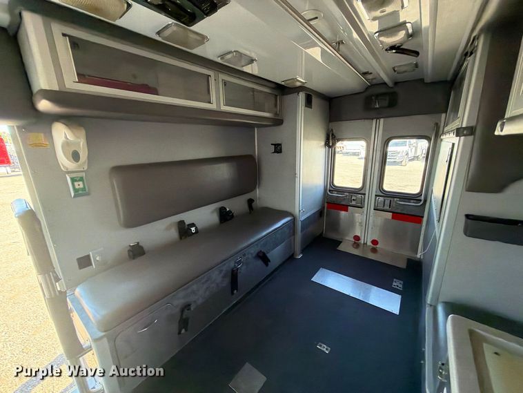image for item FB5127 2006 International DuraStar 4300 ambulance