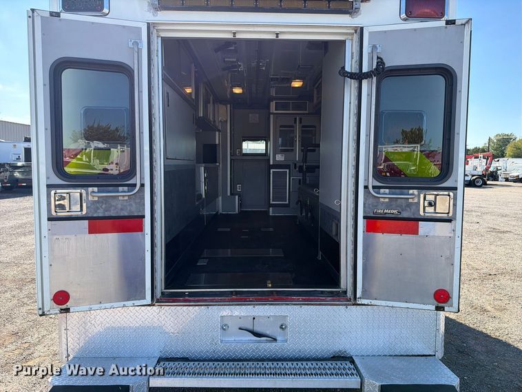 image for item FB5127 2006 International DuraStar 4300 ambulance