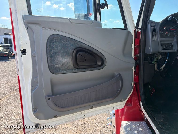 image for item FB5127 2006 International DuraStar 4300 ambulance