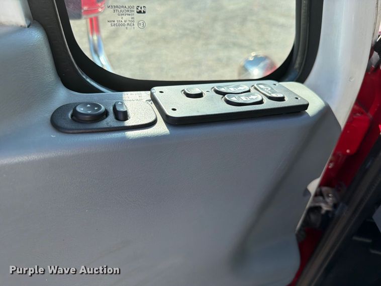 image for item FB5127 2006 International DuraStar 4300 ambulance