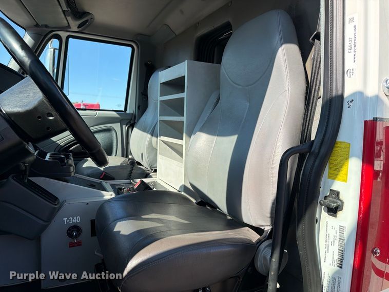 image for item FB5127 2006 International DuraStar 4300 ambulance