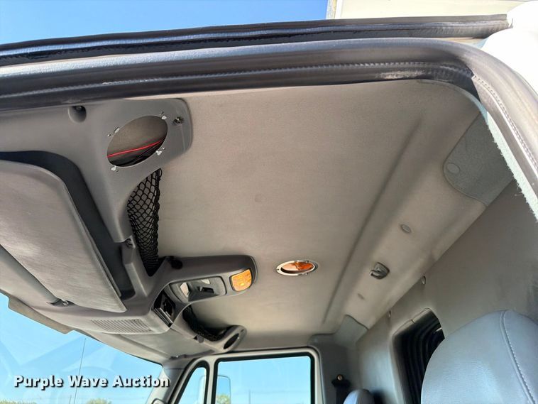 image for item FB5127 2006 International DuraStar 4300 ambulance