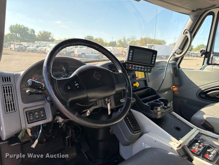 image for item FB5127 2006 International DuraStar 4300 ambulance