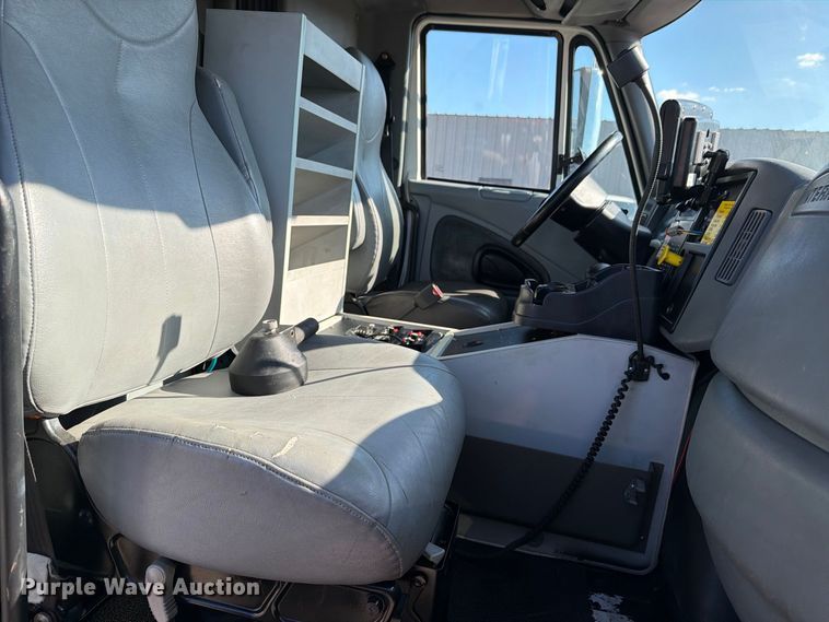 image for item FB5127 2006 International DuraStar 4300 ambulance