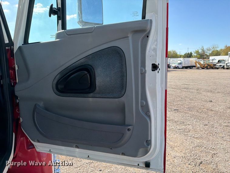 image for item FB5127 2006 International DuraStar 4300 ambulance