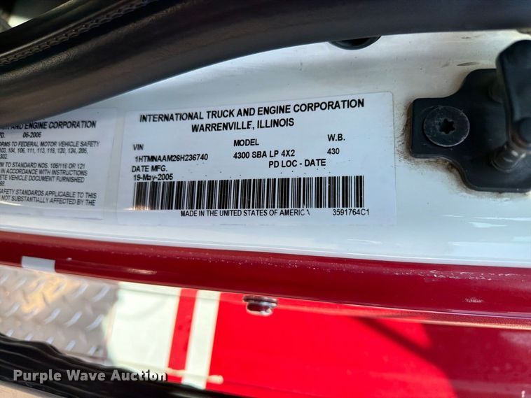 image for item FB5127 2006 International DuraStar 4300 ambulance