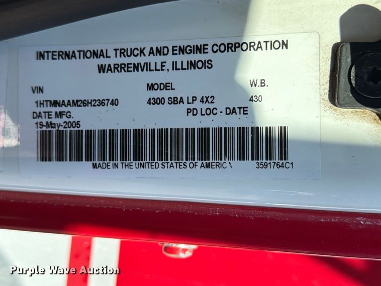 image for item FB5127 2006 International DuraStar 4300 ambulance