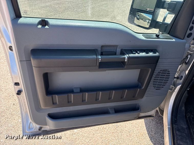 image for item FB6941 2015 Ford F350 Super Duty XL Crew Cab pickup truck