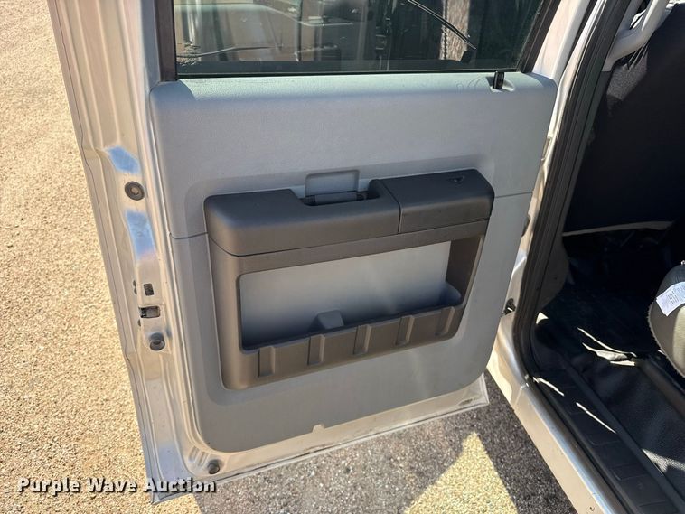 image for item FB6941 2015 Ford F350 Super Duty XL Crew Cab pickup truck