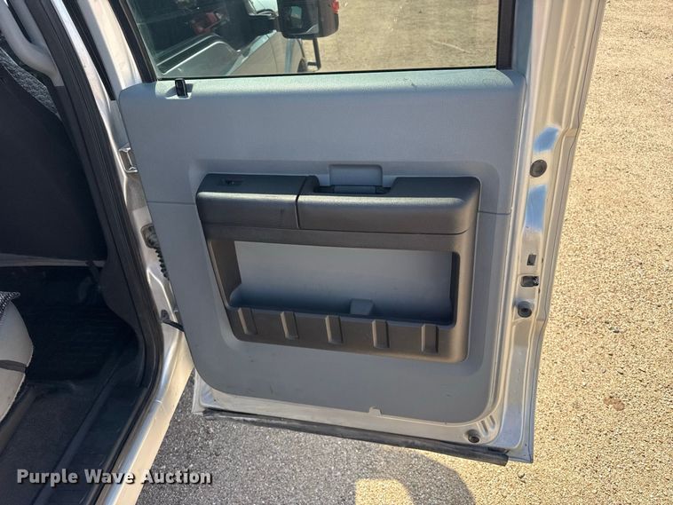 image for item FB6941 2015 Ford F350 Super Duty XL Crew Cab pickup truck