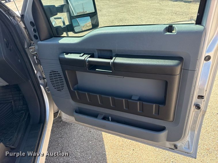 image for item FB6941 2015 Ford F350 Super Duty XL Crew Cab pickup truck