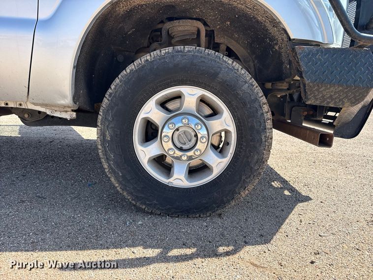 image for item FB6941 2015 Ford F350 Super Duty XL Crew Cab pickup truck