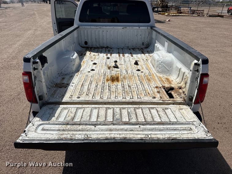 image for item FB6942 2015 Ford F350  Super Duty XL Crew Cab pickup truck