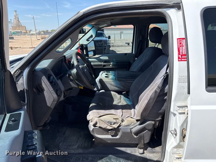 image for item FB6942 2015 Ford F350  Super Duty XL Crew Cab pickup truck