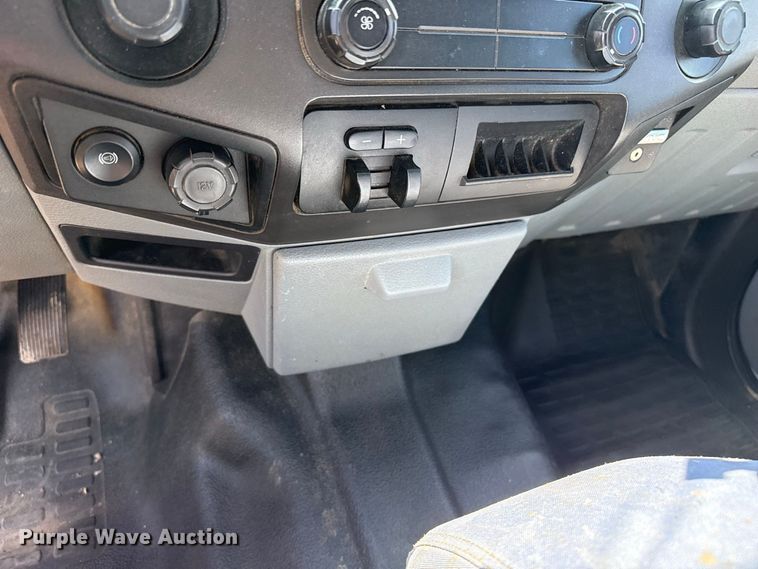 image for item FB6942 2015 Ford F350  Super Duty XL Crew Cab pickup truck
