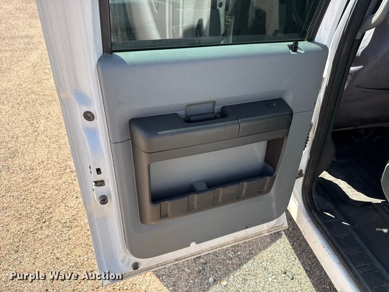 image for item FB6942 2015 Ford F350  Super Duty XL Crew Cab pickup truck