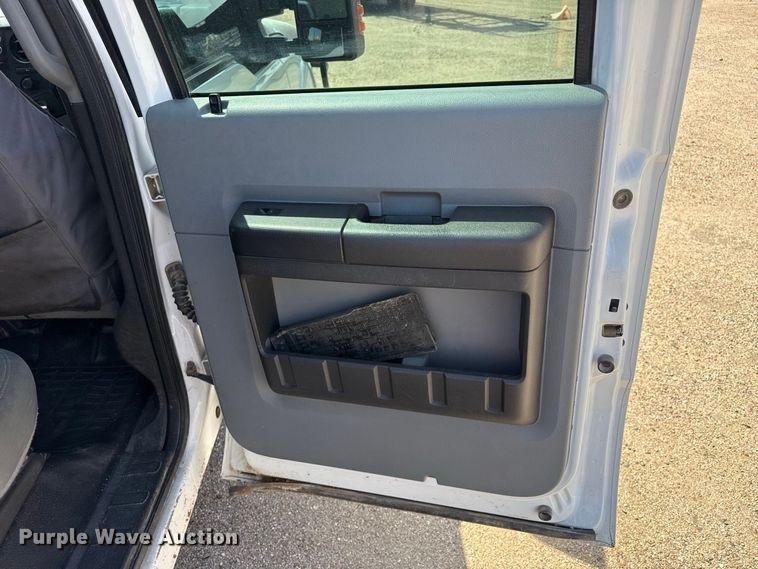 image for item FB6942 2015 Ford F350  Super Duty XL Crew Cab pickup truck