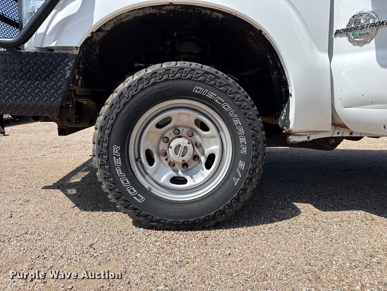 image for item FB6942 2015 Ford F350  Super Duty XL Crew Cab pickup truck