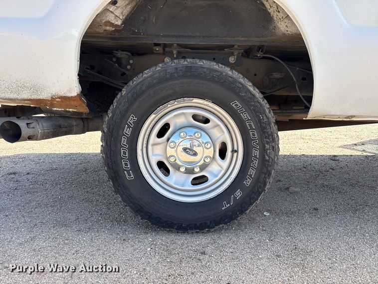 image for item FB6942 2015 Ford F350  Super Duty XL Crew Cab pickup truck