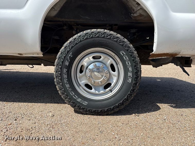 image for item FB6942 2015 Ford F350  Super Duty XL Crew Cab pickup truck