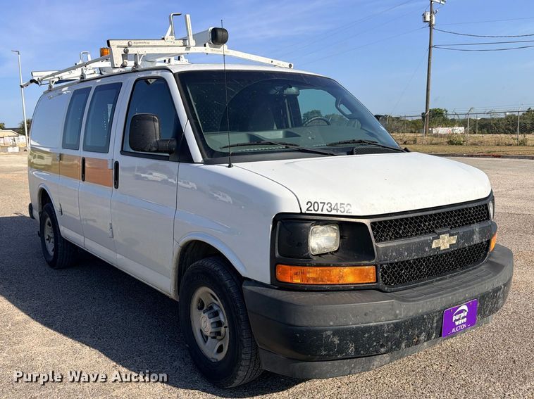 image for item FB8286 2017 Chevrolet Express 2500 van