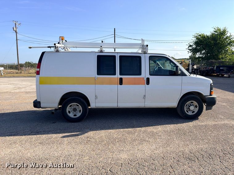 image for item FB8286 2017 Chevrolet Express 2500 van