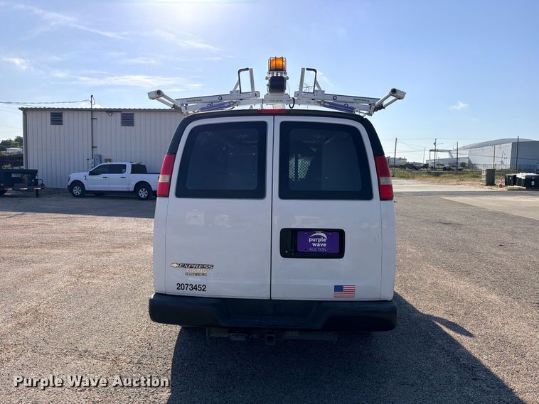 image for item FB8286 2017 Chevrolet Express 2500 van