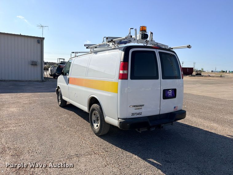 image for item FB8286 2017 Chevrolet Express 2500 van