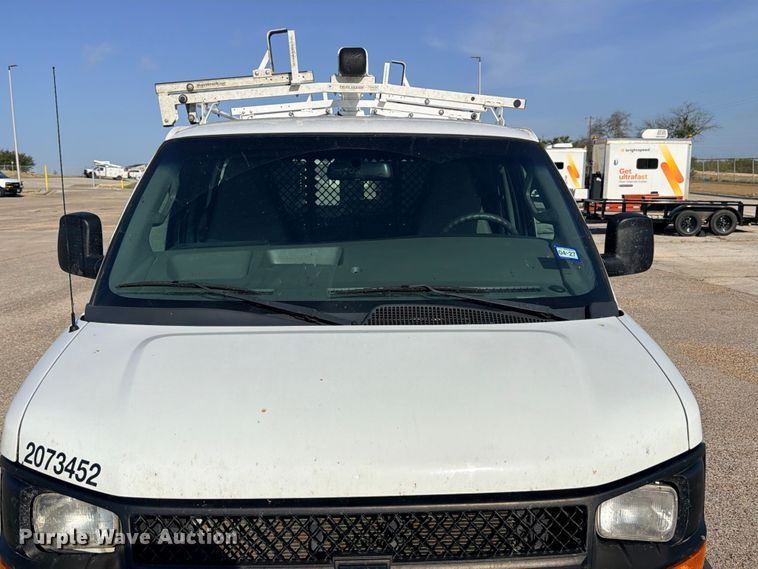 image for item FB8286 2017 Chevrolet Express 2500 van