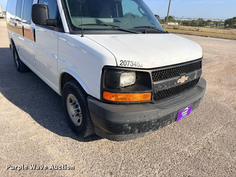 image for item FB8286 2017 Chevrolet Express 2500 van
