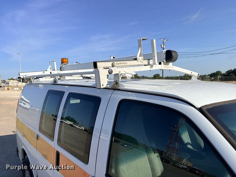 image for item FB8286 2017 Chevrolet Express 2500 van