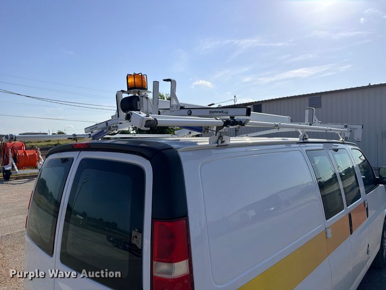 image for item FB8286 2017 Chevrolet Express 2500 van